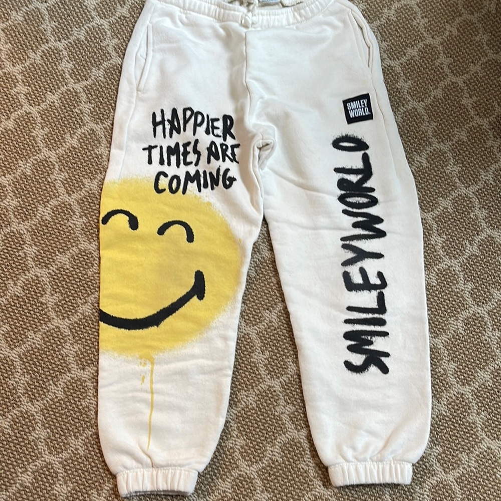 ****SOLD**** Brand New - no tags - size 11-12 Zara Smiley World sweats